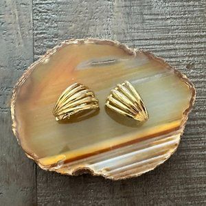 Vintage Gold Tone Trifari Clip On Earrings